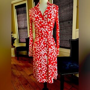 Diane von Furstenberg Silk Wrap Dress Size 6 New Jeanne Two